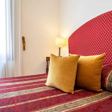 Palazzo Schiavoni Residenza D'epoca & Suite-apartments